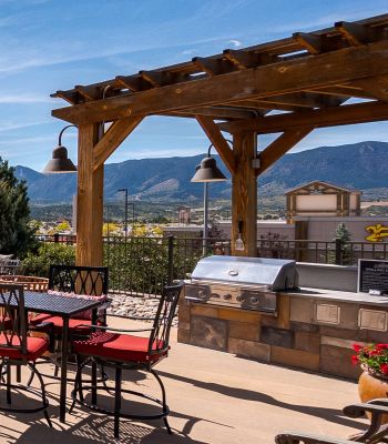Vistas at Jackson Creek outdoor dining area with wooden pergola and mountain views